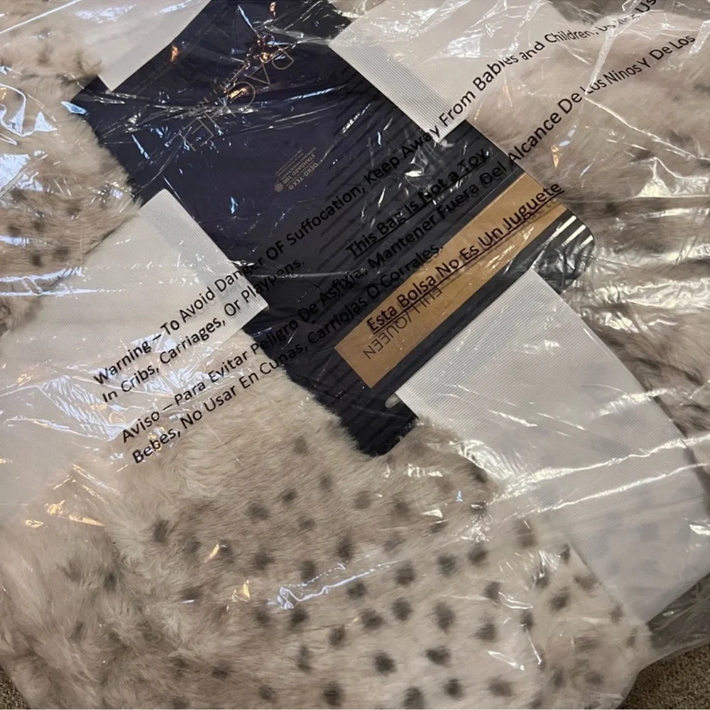 🎉LAST PIECE🎉RACHEL RACHEL‎ ROY Spotted Faux Fur throw